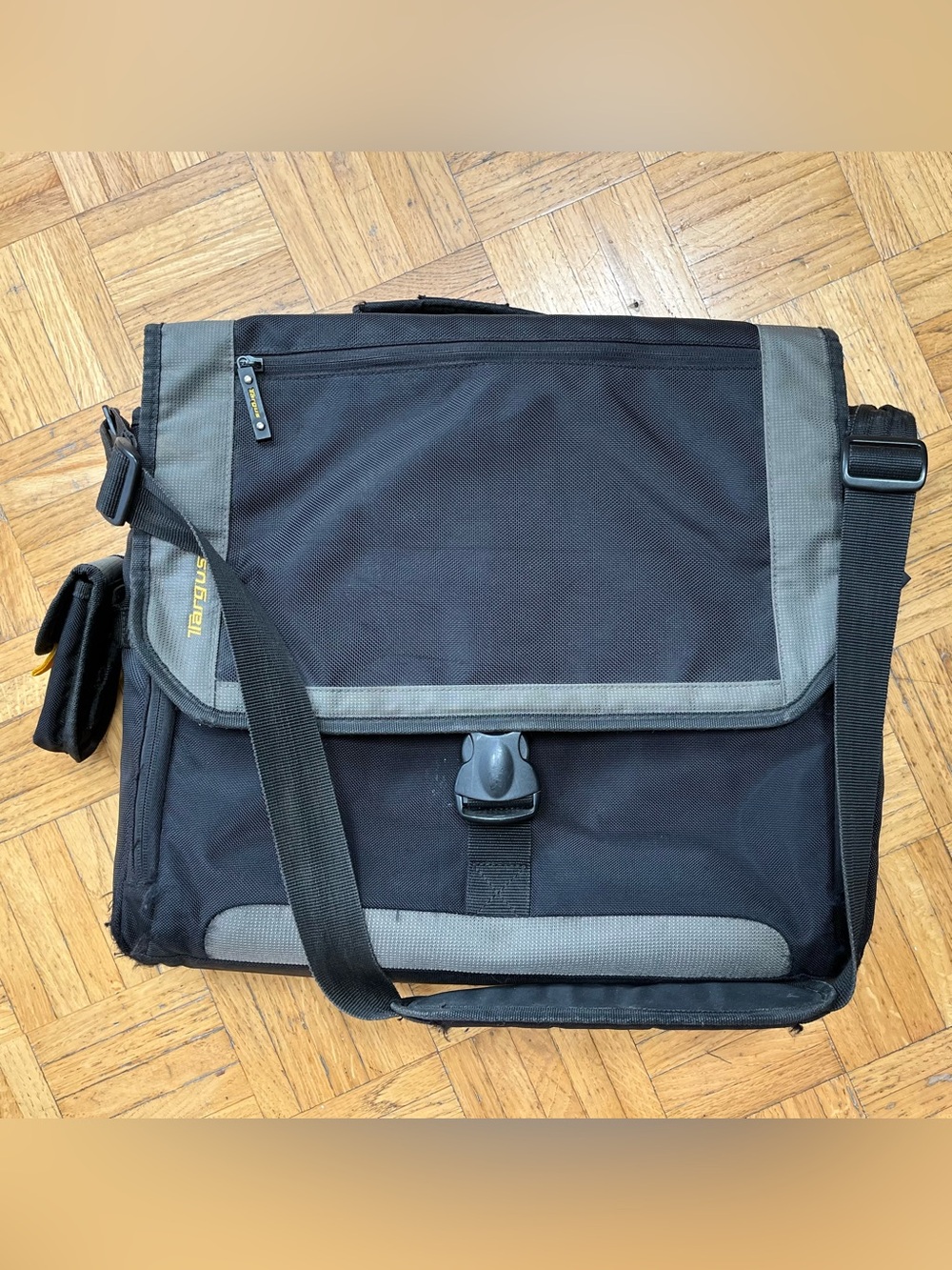 Targus Black and Gray Messenger Briefcase with Padded Strap